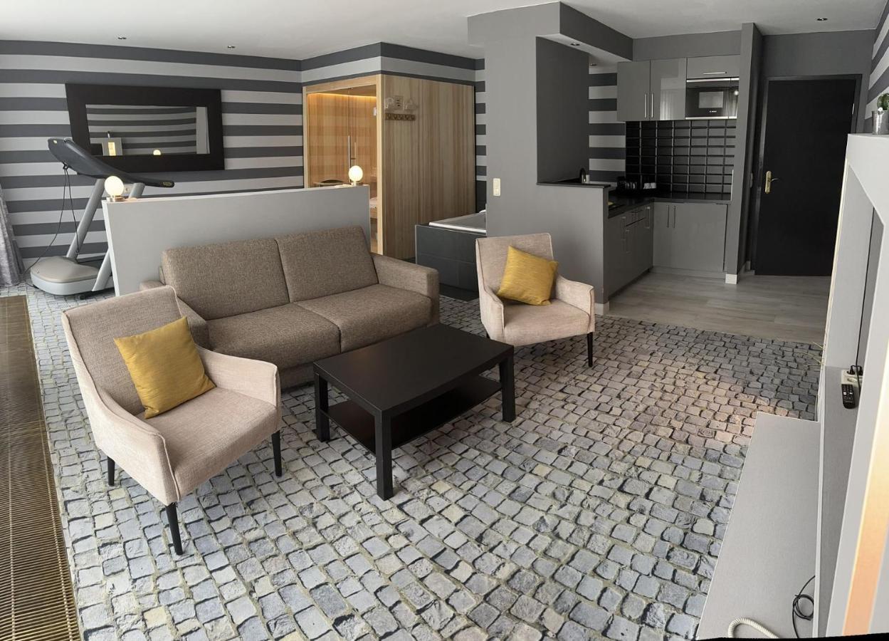 Sl'otel Im Parforcehaus 4*