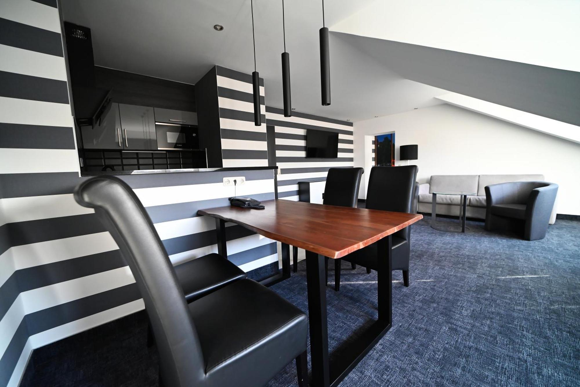 Sl'otel Im Parforcehaus 4*