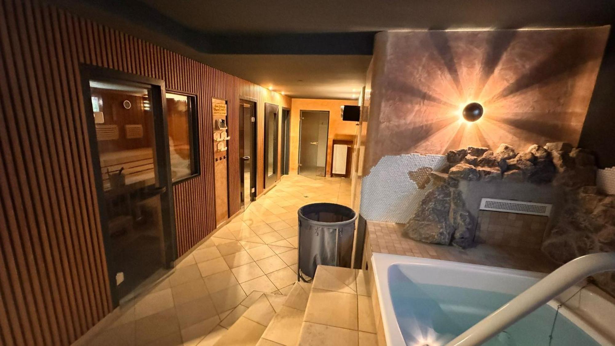 Sl'otel Im Parforcehaus 4*