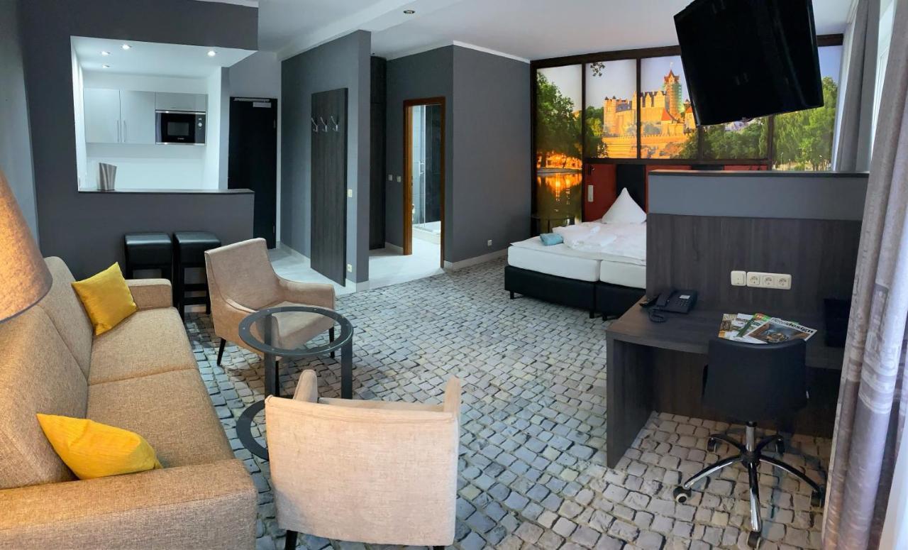 Sl'otel Im Parforcehaus 4*
